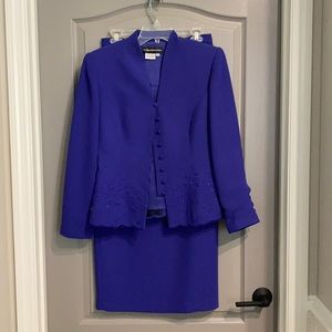 Beautiful jacket/skirt perfect condition.